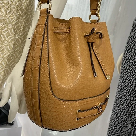 MICHAEL KORS 
Reed Medium Pebbled Leather Belted Bucket Messenger Satchel Crossb - Picture 5 of 16